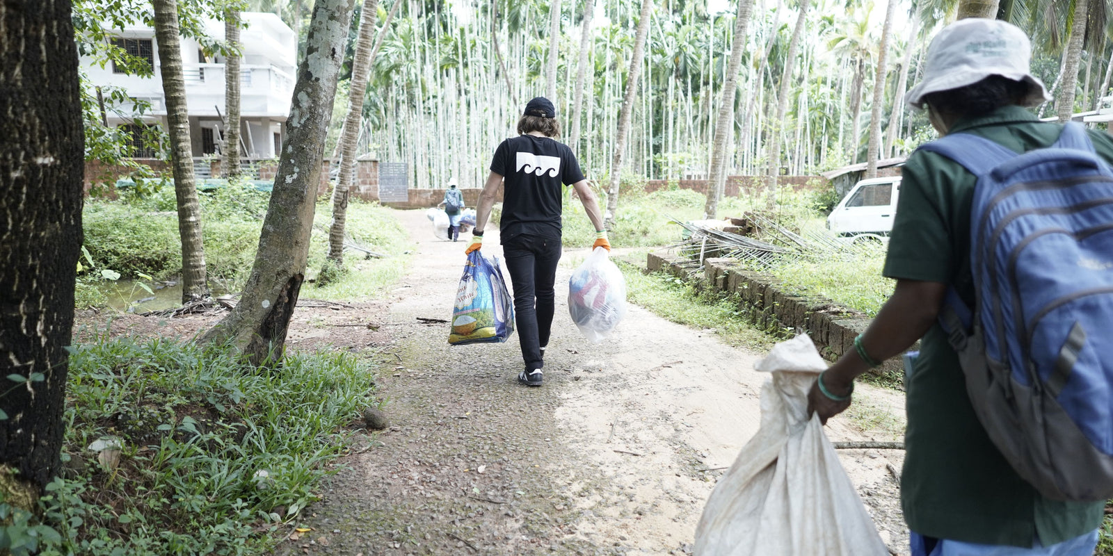Cleanhub workers recovering plastic waste and dropping off to a material recycling facility.